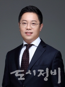 법무법인 산하 윤희창 수석변호사