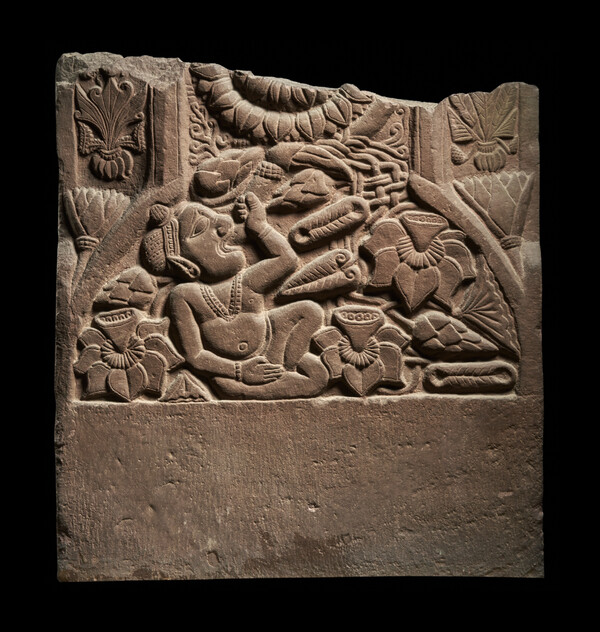 입에서 연꽃 넝쿨을 뿜어내는 자연의 정령(기원전 2세기 후반, 바르후트, 알라하바드박물관)